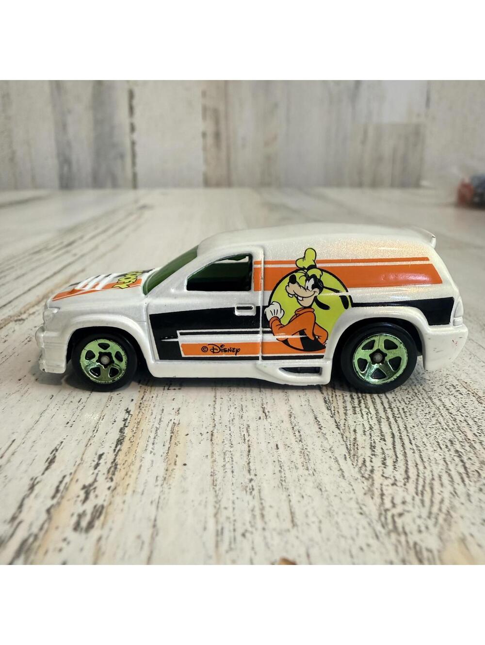 Hot Wheels 2001 Disney Goofy Panel Van White Diecast Mattel Character Car
